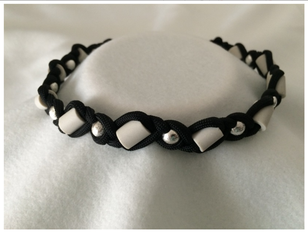 Bandoleros EM-Keramikhalsband mit Perlen, Gr. 5